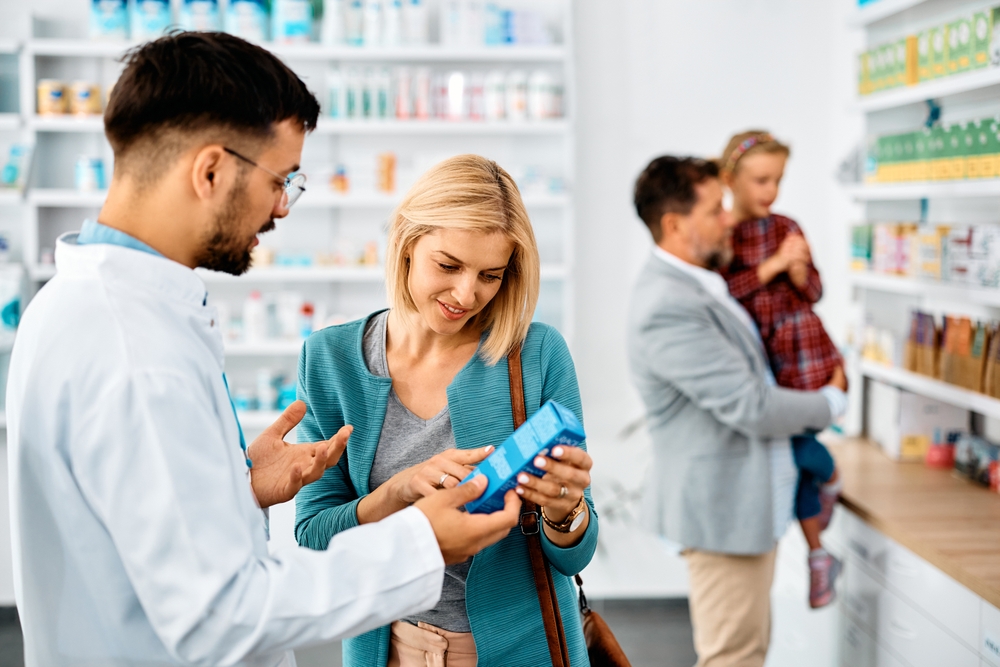 Farmácias adaptam lojas e mix de produtos para atender público 50+