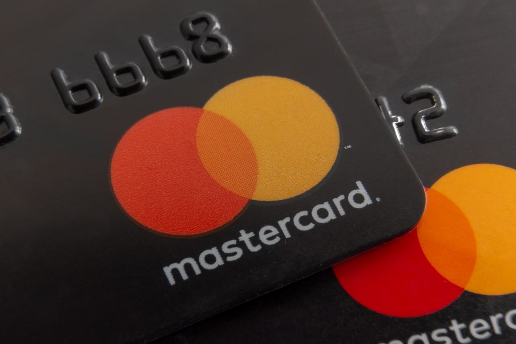 Mastercard quer eliminar uso de senhas em cartões até o final da década