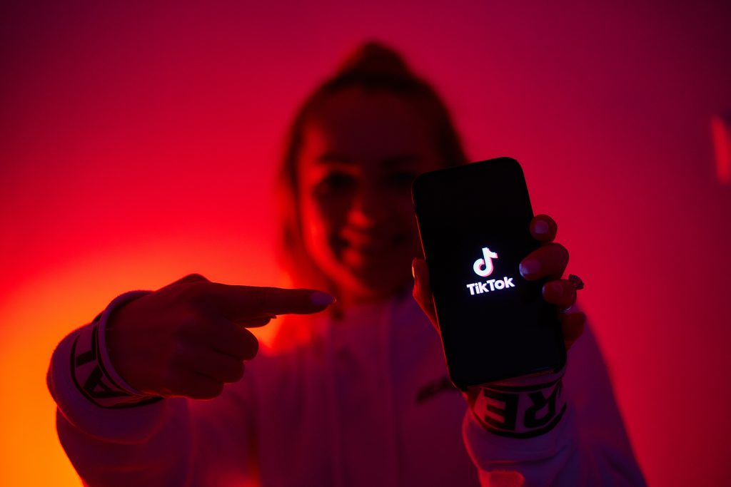 TikTok é tendência para vendas, mas usuários ainda desconfiam