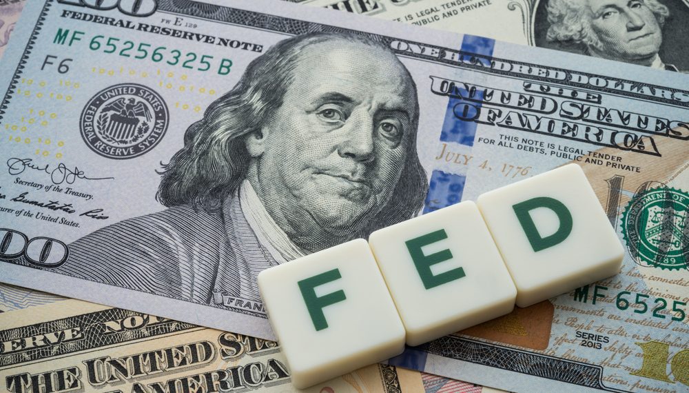 Taxas de juros rondam ajustes e dólar traz viés de alta em véspera de Fed