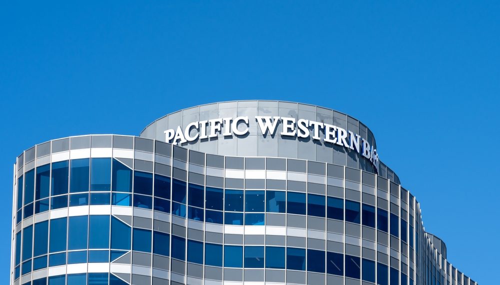 Nos EUA, PacWest reduz dividendo devido a incertezas; ação salta no pré-mercado de NY