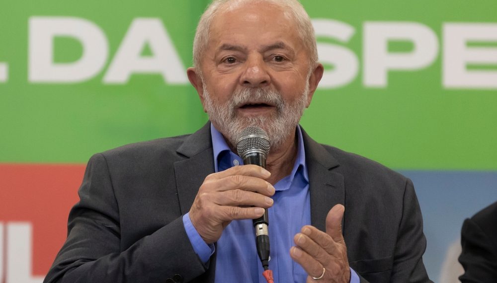 Lula diz que não vai vender Petrobras e Correios e critica privatização da Eletrobras