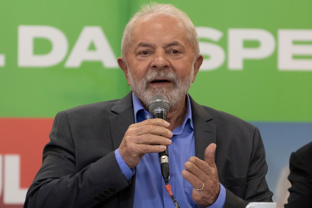 Lula diz que não vai vender Petrobras e Correios e critica privatização da Eletrobras