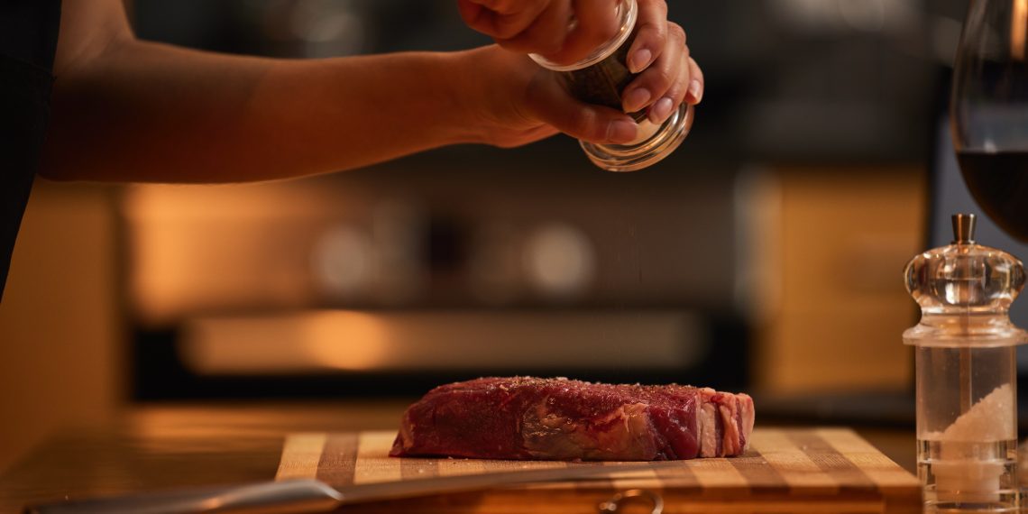 Preço do boi no pasto recua, mas consumidor sente pouca diferença no valor da carne