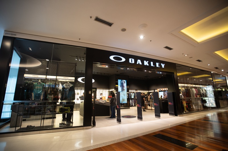 Oakley inaugura novo conceito de loja