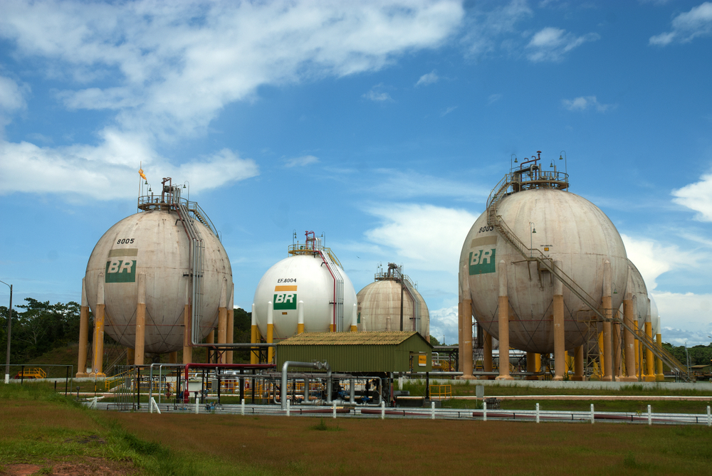 Petrobras anuncia redução no preço da gasolina em 5,3%, ou R$ 0,14 por litro, na refinarias
