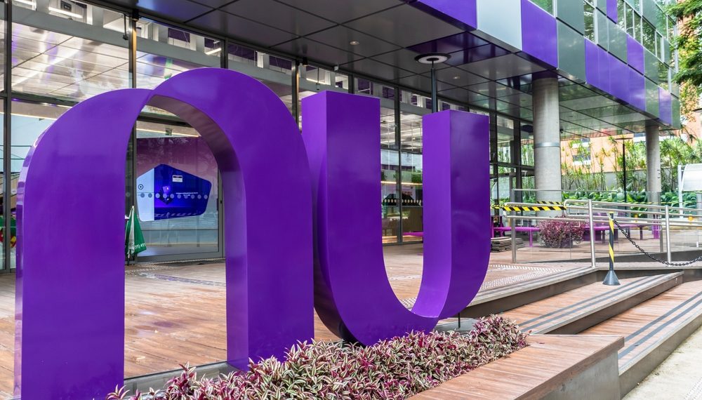 Nubank reestrutura área de operações no Brasil e fecha 296 vagas no setor