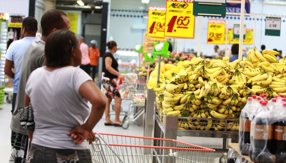 As cestas de compras do consumidor brasileiro estão menores