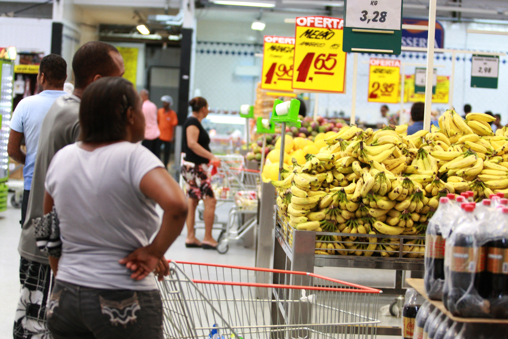 As cestas de compras do consumidor brasileiro estão menores