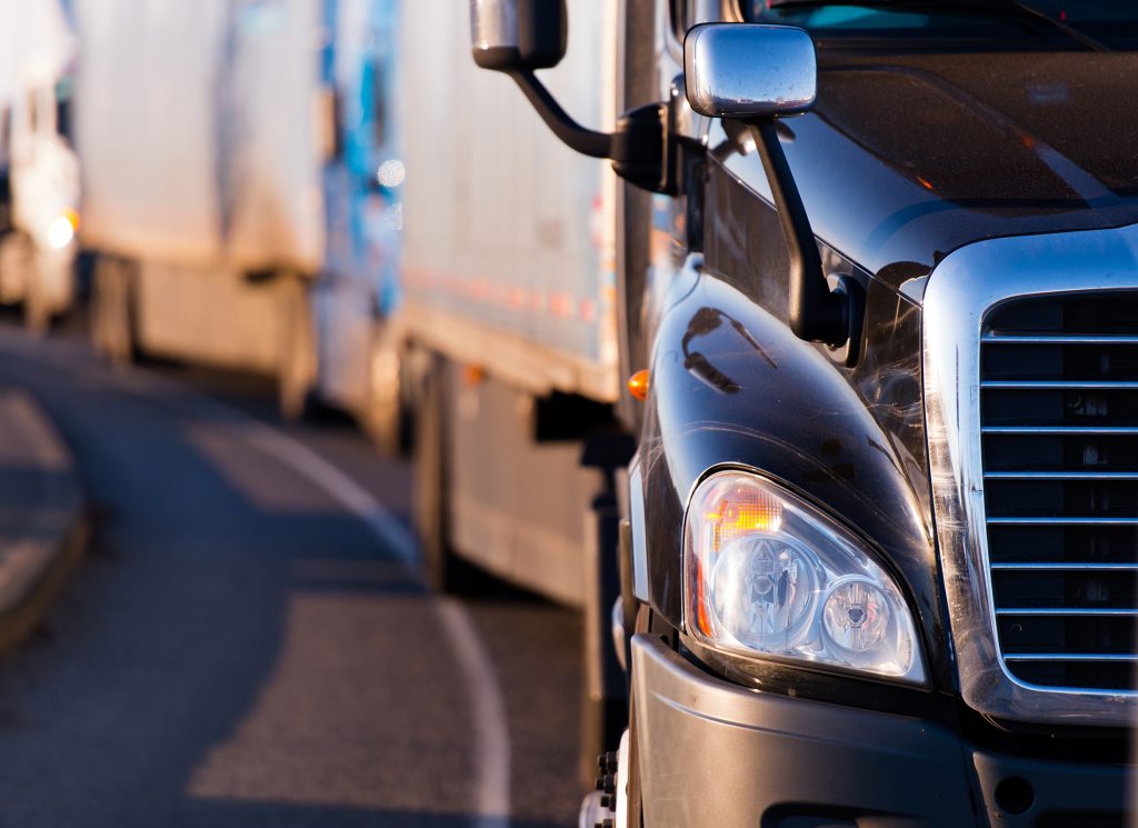 Juros altos vêm impactando o setor de transporte rodoviário de cargas