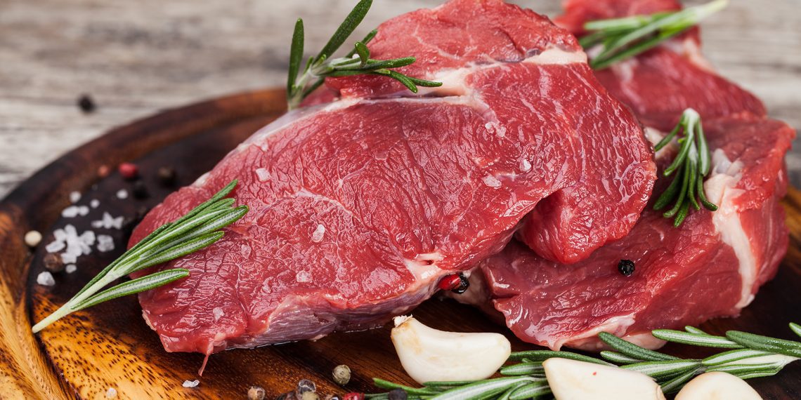 Carne bovina impulsiona crescimento do foodservice no Brasil em maio