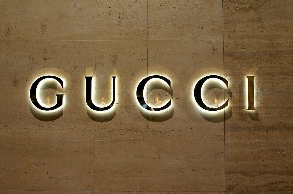 Conglomerado dono da Gucci compra 30% da grife Valentino