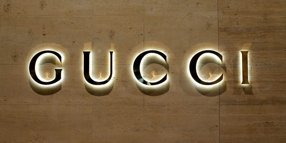 Conglomerado dono da Gucci compra 30% da grife Valentino