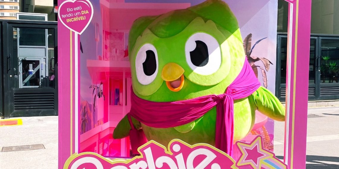 Duolingo realiza ação na Av. Paulista para promover participação no filme da Barbie