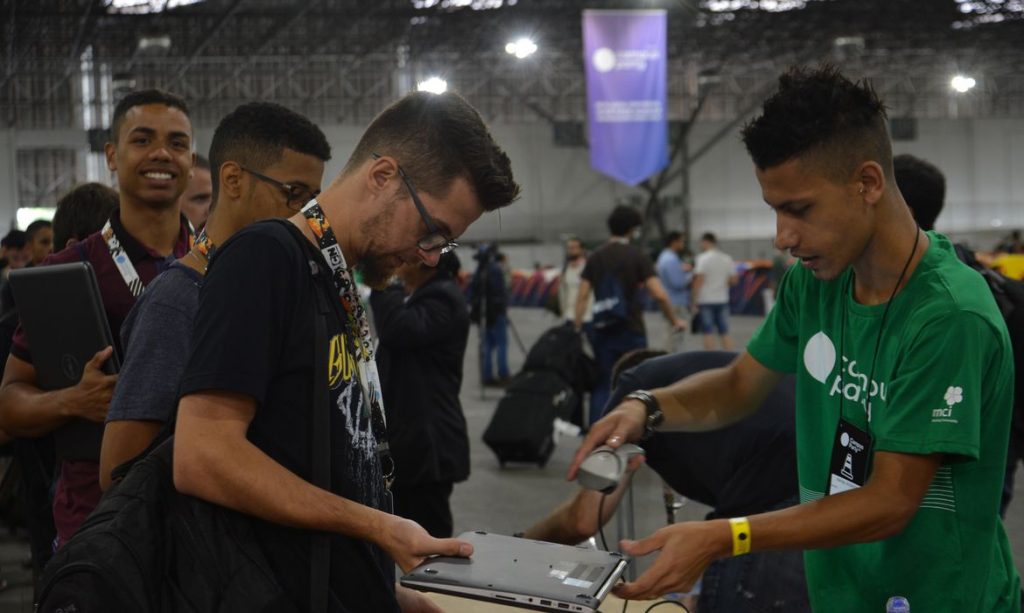 15ª edição da Campus Party traz ao Brasil Lucy Hawking, filha de Stephen Hawking