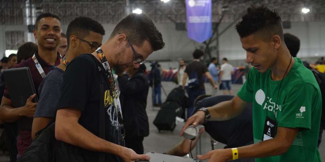 15ª edição da Campus Party traz ao Brasil Lucy Hawking, filha de Stephen Hawking