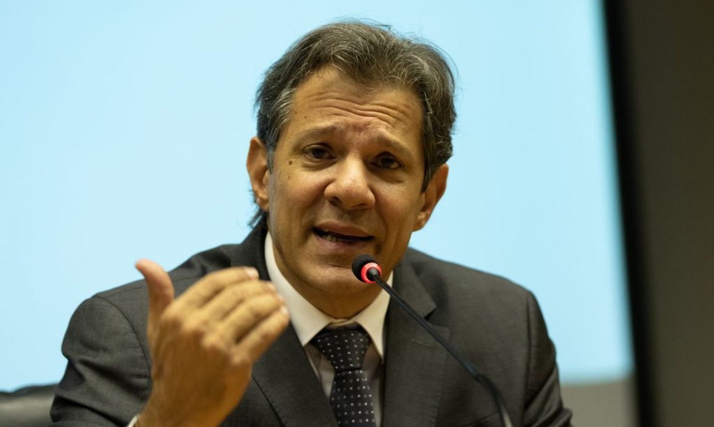 Haddad: Ninguém pensa em fazer ajuste fiscal com a reforma tributária nem com a do IR