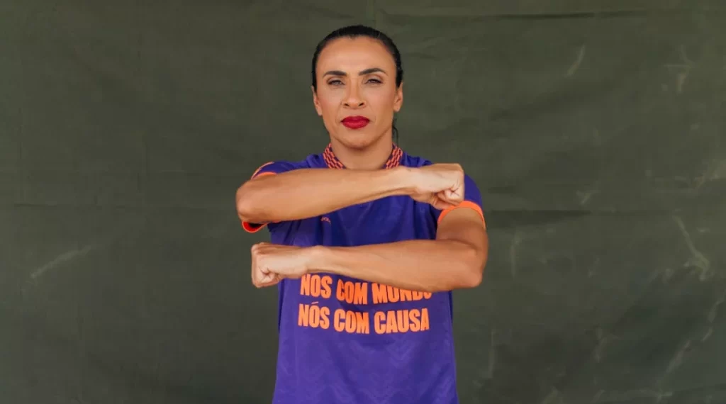 Para incentivar mulheres no esporte, Marta lança marca própria de roup