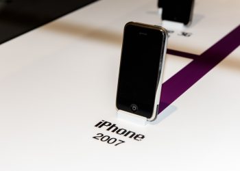 iPhone de 2007 é vendido em leilão por mais de R$ 915 mil
