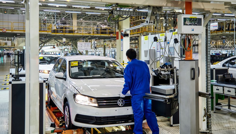 Volkswagen e Mercedes-Benz anunciam suspensão de trabalhadores