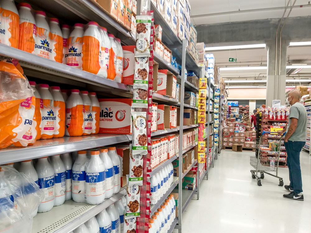 Preços do leite seguem em queda no mercado interno com maior oferta e importação