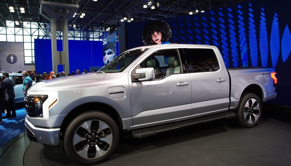 EUA: Ford reduz preço da picape elétrica F-150 Lightning em até 17% e ação cai em NY