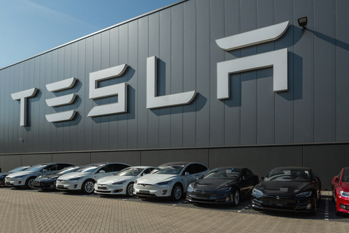 Tesla faz recall de 1,61 milhão de carros na China por problemas na direção e travas das portas