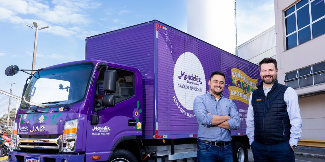 É a primeira vez que DHL Supply Chain e Mondelez utilizam veículos elétricos refrigerados na malha de distribuição