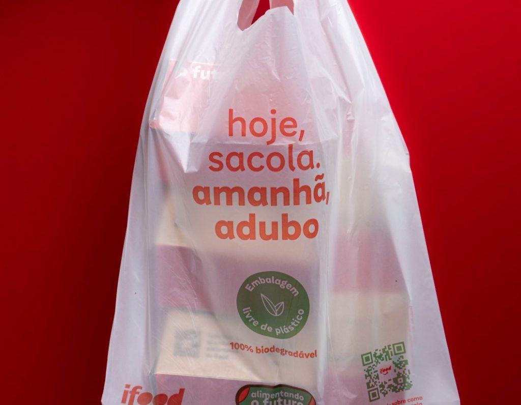 Parceria entre iFood e Embalixo visa introduzir sacolas biodegradáveis no delivery