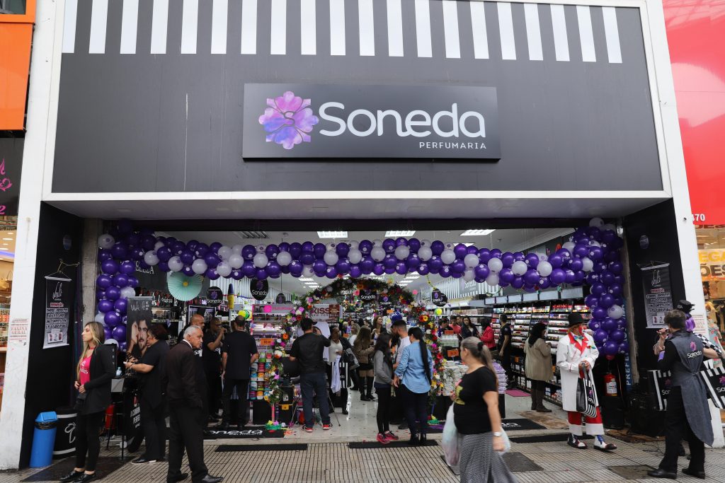 Soneda Perfumaria comemora cinco anos com reforma e padronização de unidades