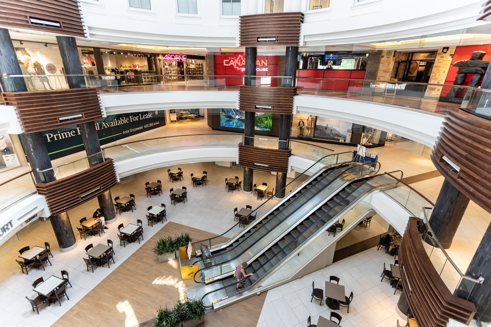 Fluxo de consumidores em shopping sobe 16% em julho ante julho de 2022