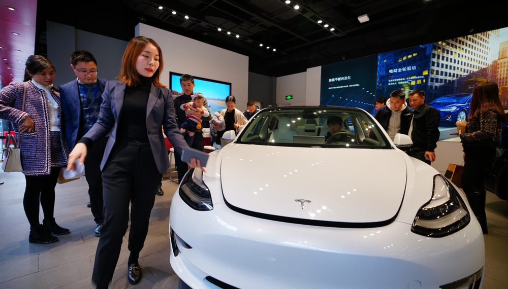 Tesla corta preço de veículos elétricos na China e fomenta guerra de preços no setor