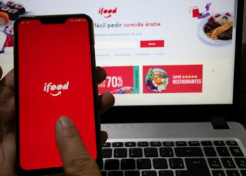 Empresa faz repasses para parceiros e lança campanha de doações pelo aplicativo do iFood para ONGs que dão assistência a pessoas afetadas
