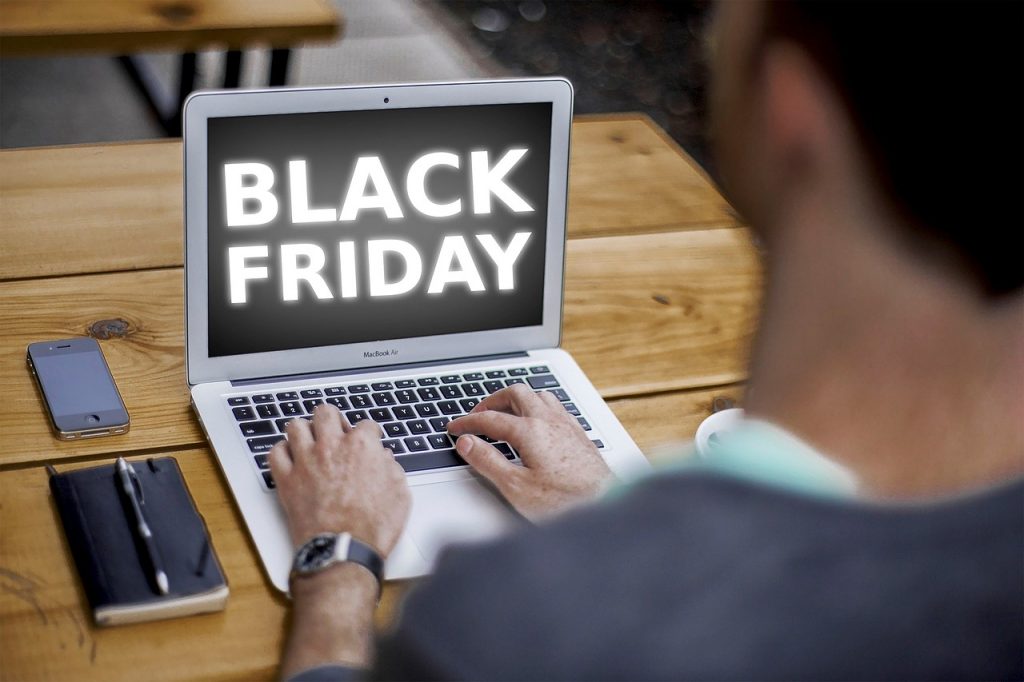 Black Friday: consumidor acessa o mesmo site cerca de 4 vezes antes de finalizar a compra