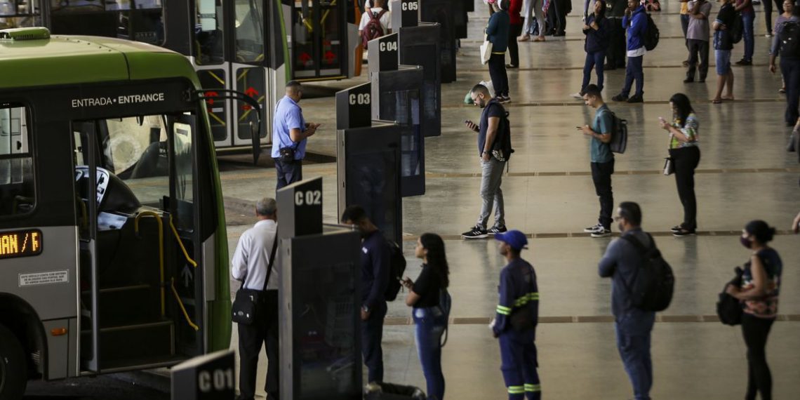 Setor de serviços cresce 0,5% em julho e acumula alta de 6% em 12 meses