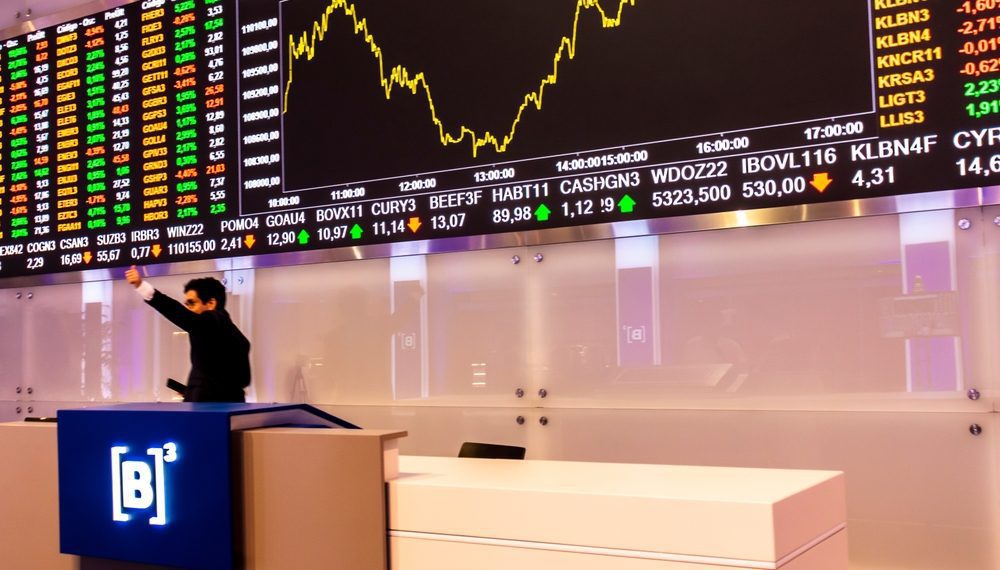 Ibovespa sobe 1,23% e se reaproxima dos 116 mil pontos