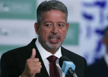 Lula demite Rita Serrano e confirma indicação de nome de Lira no comando da Caixa