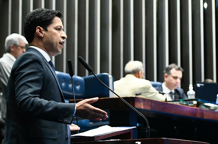 Senado aprova Programa Desenrola Brasil e teto de juros para rotativo do cartão