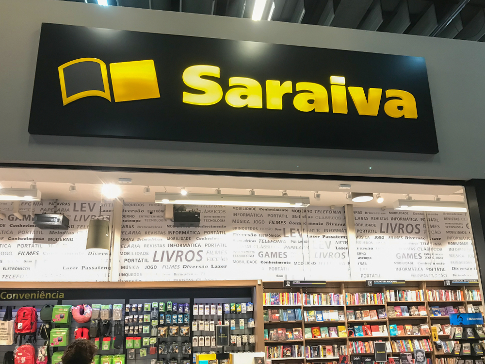 Saraiva demite, fecha lojas e mantém vendas online - 21/09/2023 - Mercado -  Folha