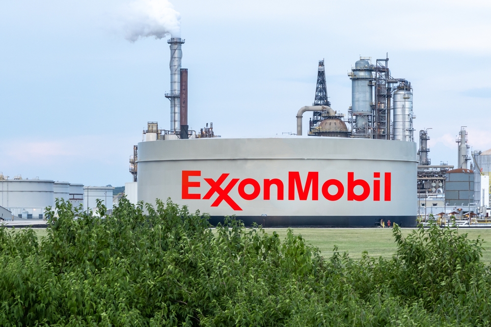 ExxonMobil processa duas empresas acionistas por apresentarem proposta de redução de emissões