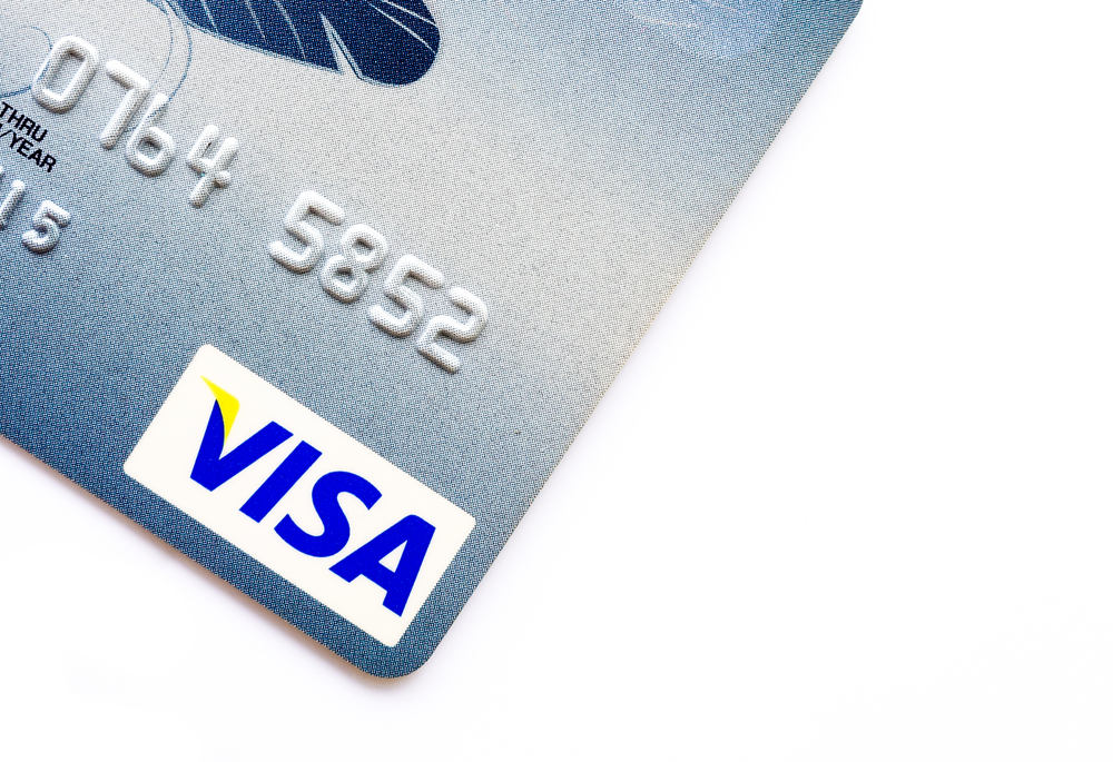 Visa anuncia estratégias para o comércio com IA e uso de stablecoins em cartões