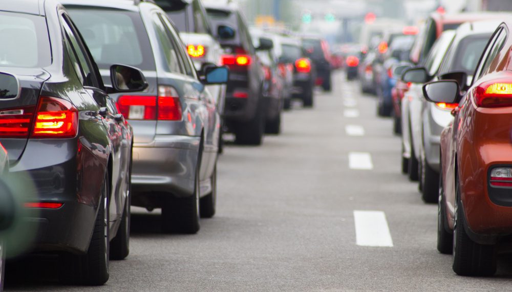 O feriado prolongado de 12 de outubro teve menos carros nas rodovias do Estado de São Paulo, segundo dados levantados pelo Sem Parar.