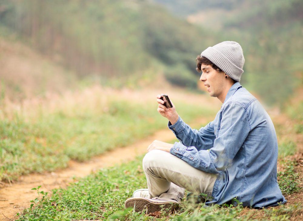 98,9% dos brasileiros acessam internet pelo celular