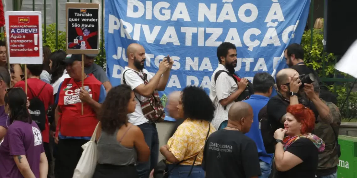 'Vamos seguir no propósito de privatização', diz Tarcísio sobre greve em SP