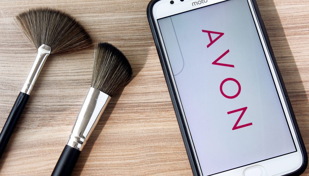 Angela Cretu deixará cargo de CEO da Avon, que será ocupado por Kristof Neirynck