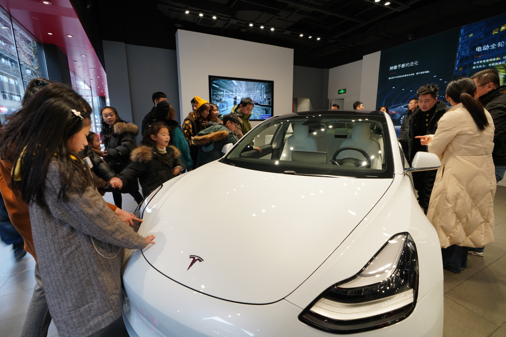 Vendas da Tesla aumentam na China, à medida que empresa aumenta preços, mas oferece descontos