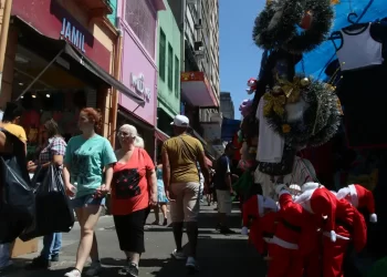 Mais de 40% dos consumidores pretender ir às compras para o Natal