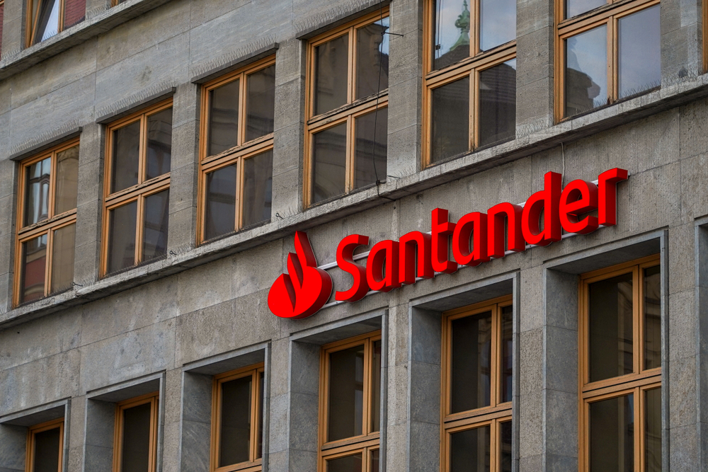 Santander lança conta global e aposta em presença no exterior para 'tirar atraso' no segmento