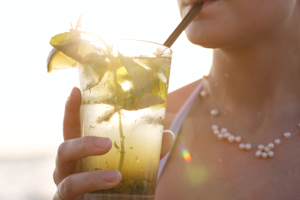 Consumo de bebidas deve gerar um faturamento de R$ 1 bilhão no verão de 2024