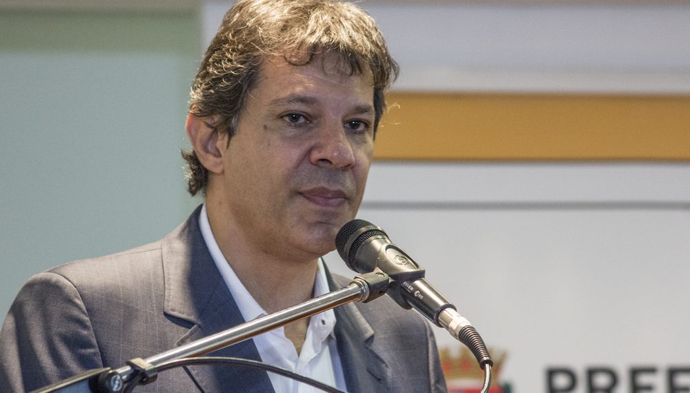 Haddad encerra agenda pública do dia após encontros com CUT, Abrasel e Shein